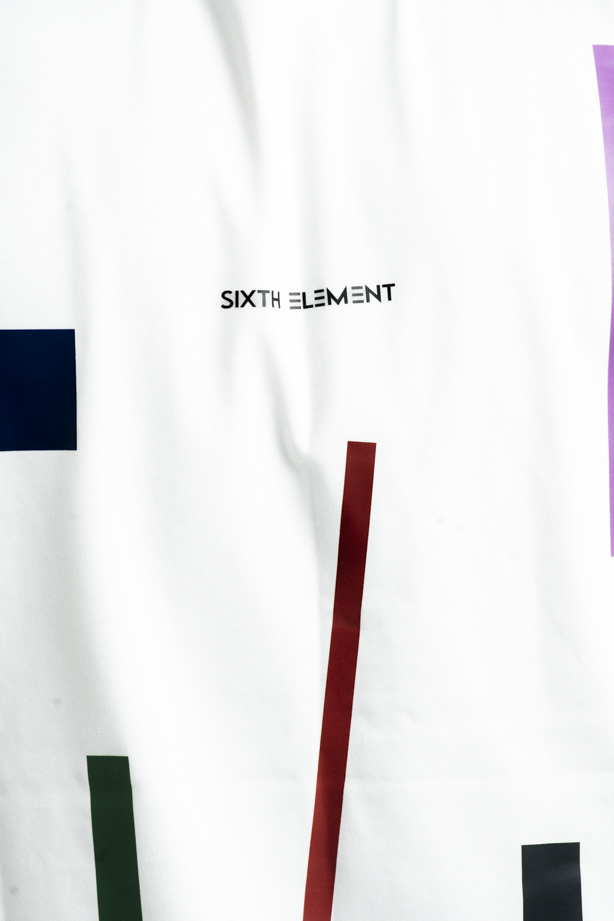 T white detail